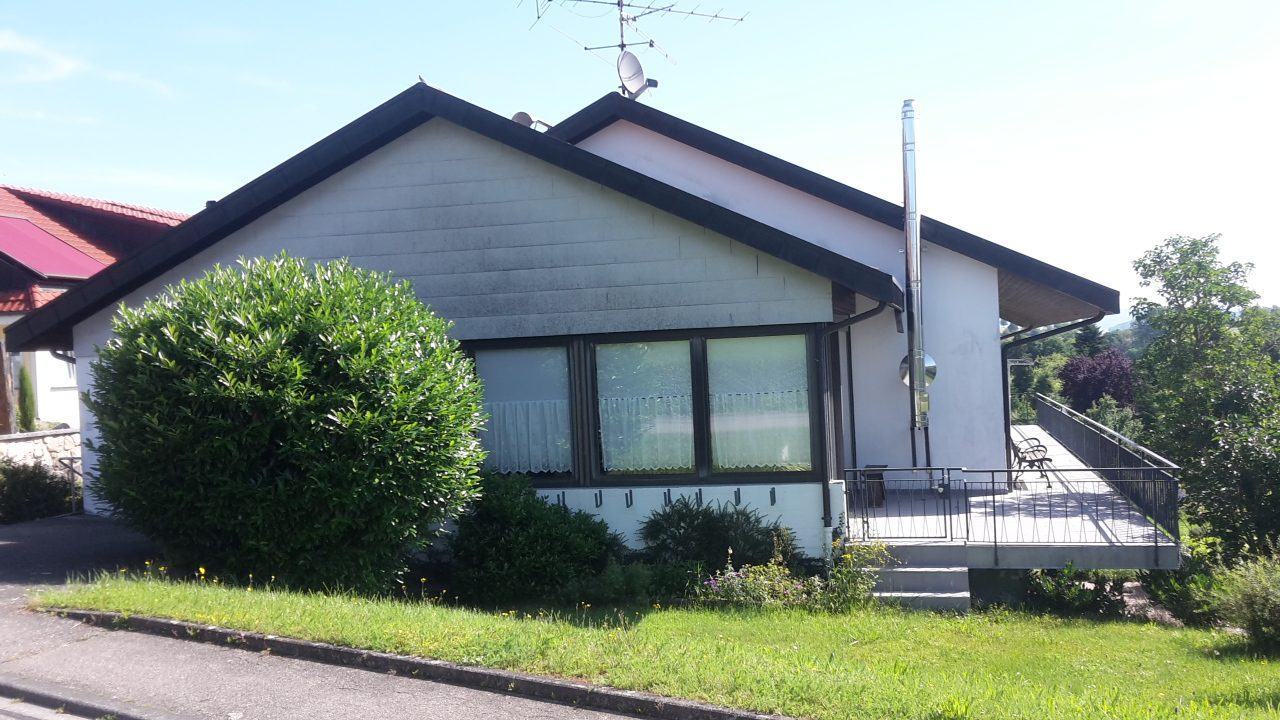 Vorher: schlichter Bungalow, 2016