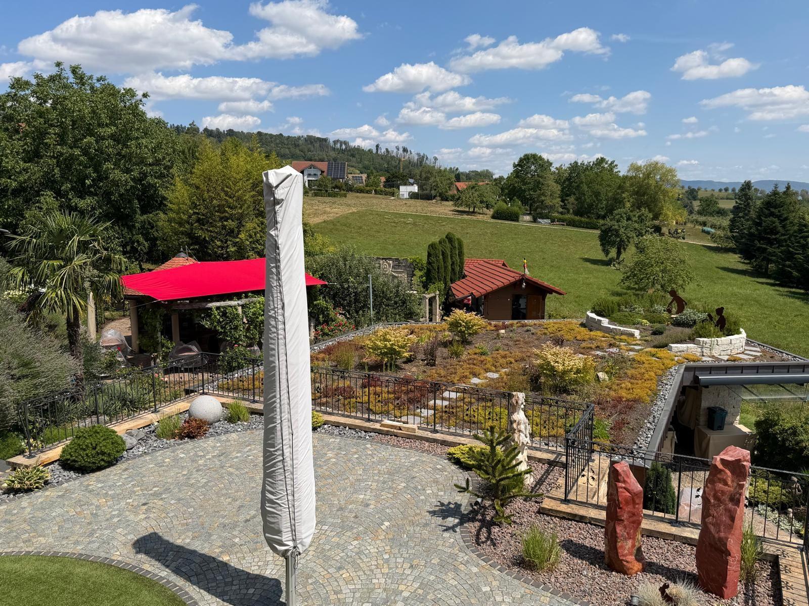 Nachher: Terrasse mit Rundumblick von oben
