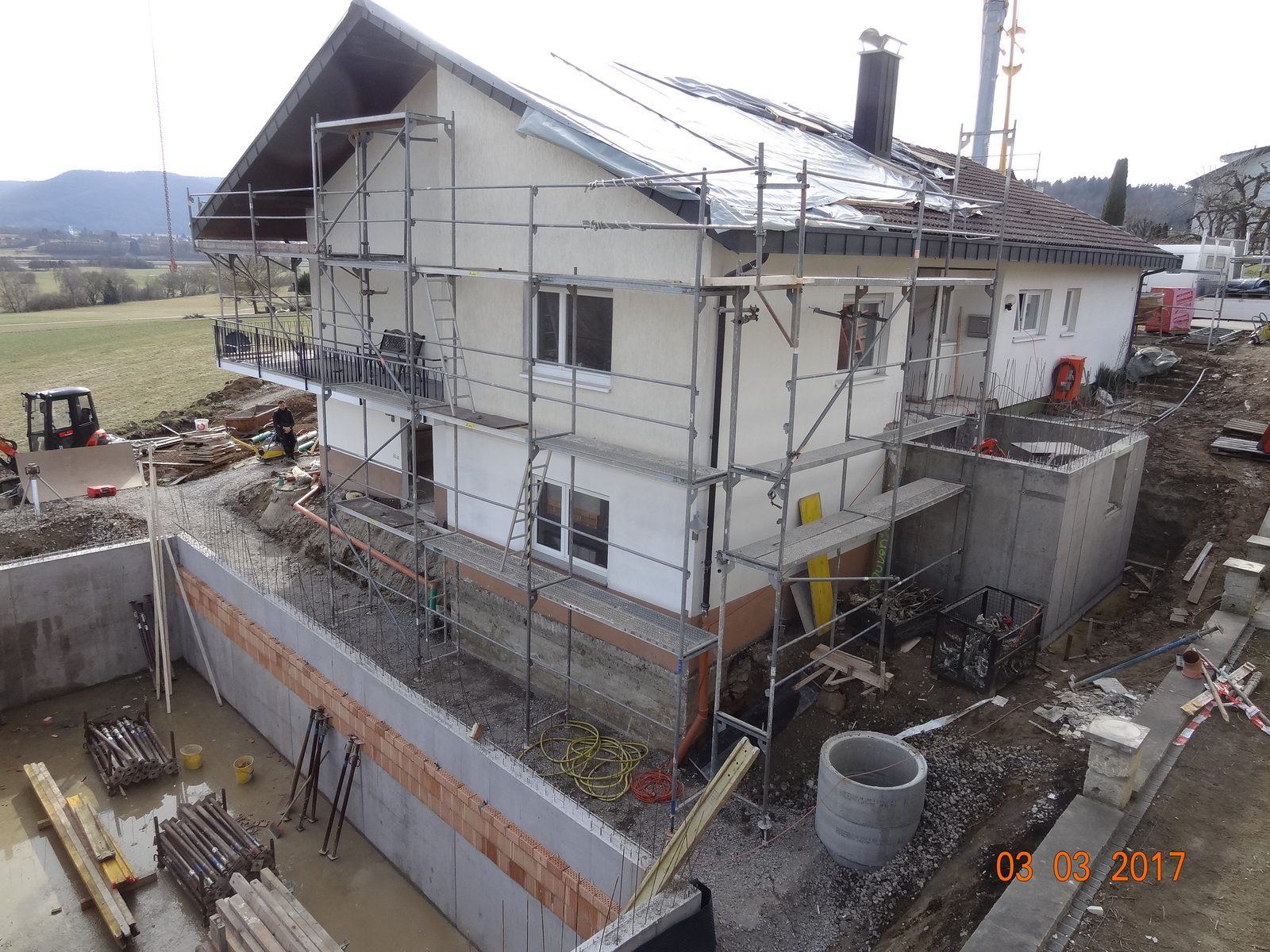 Vorher: Haus im Baugerüst