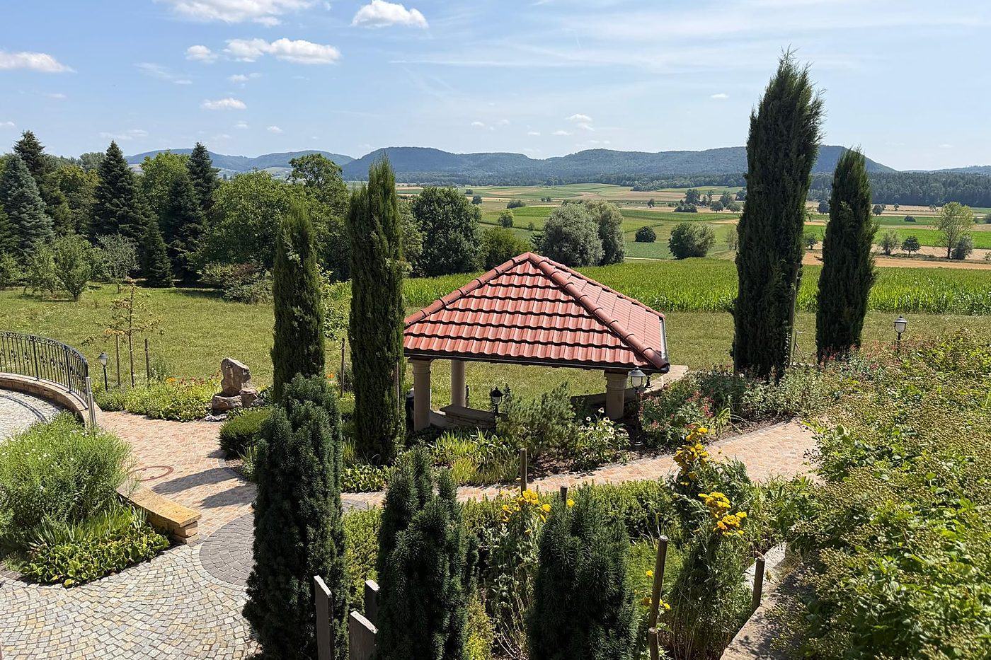 Nachher: Zypressengarten