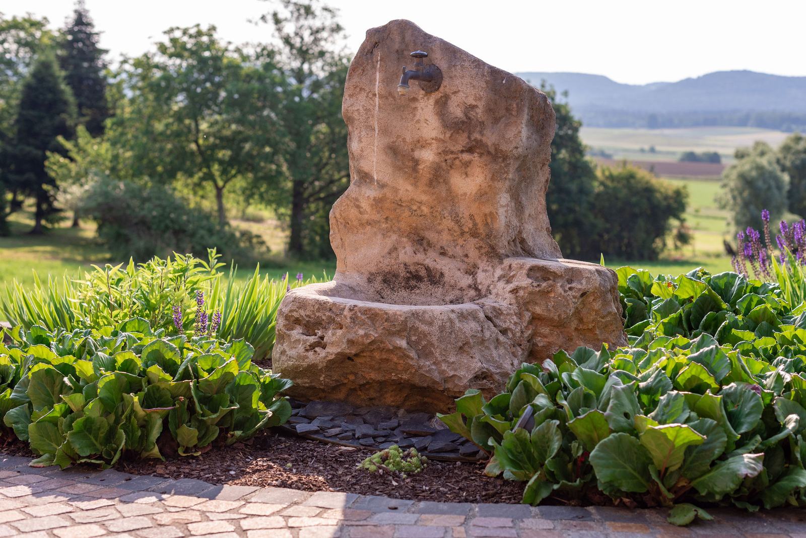 Quellstein-Brunnen im Schaugarten