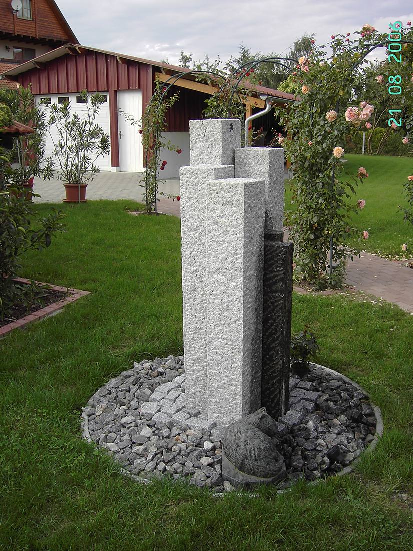 Natursteinbrunnen