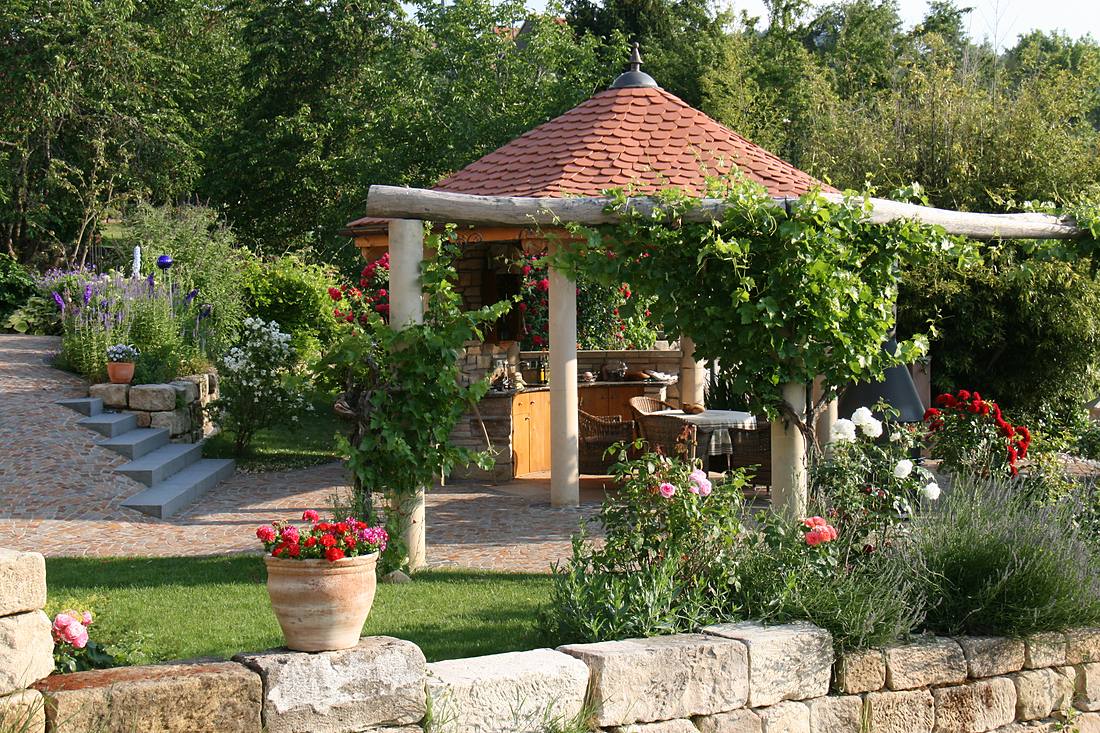 Garten- und Bepflanzung