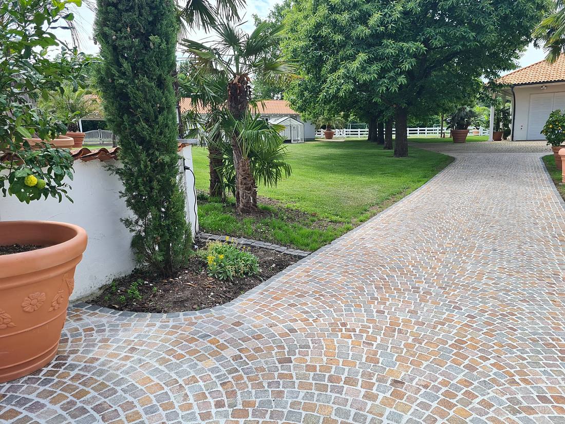 Garten- und Bepflanzung