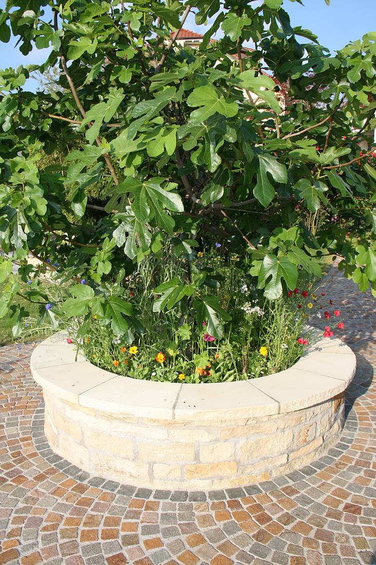 Garten- und Bepflanzung