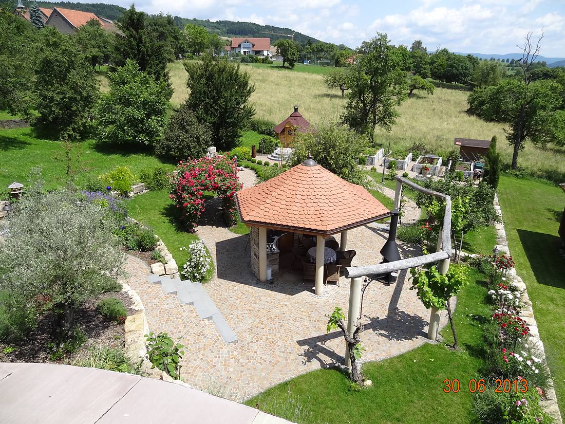 Garten- und Bepflanzung