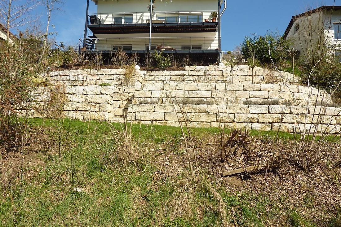 Natursteinmauer von KAISER