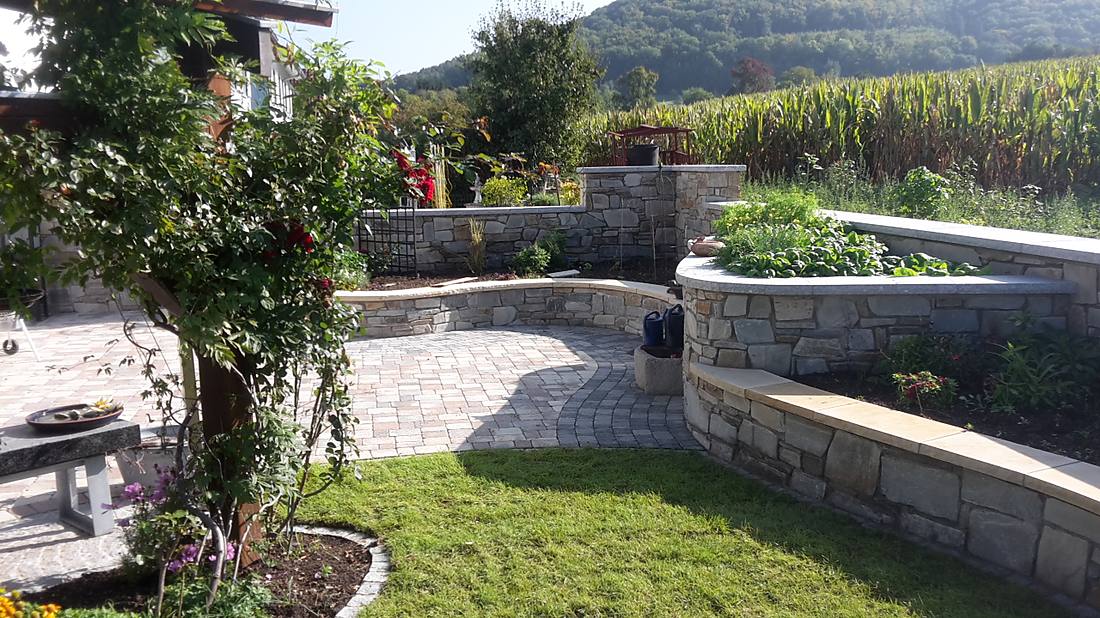 Natursteinmauer von KAISER