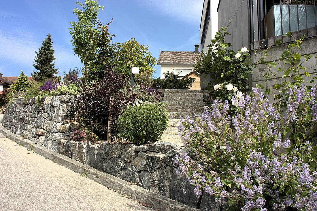 Natursteinmauer von KAISER