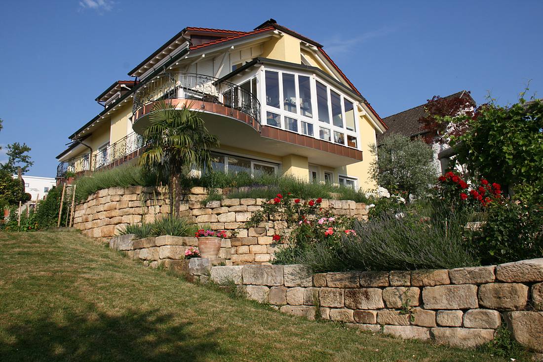 Natursteinmauer von KAISER