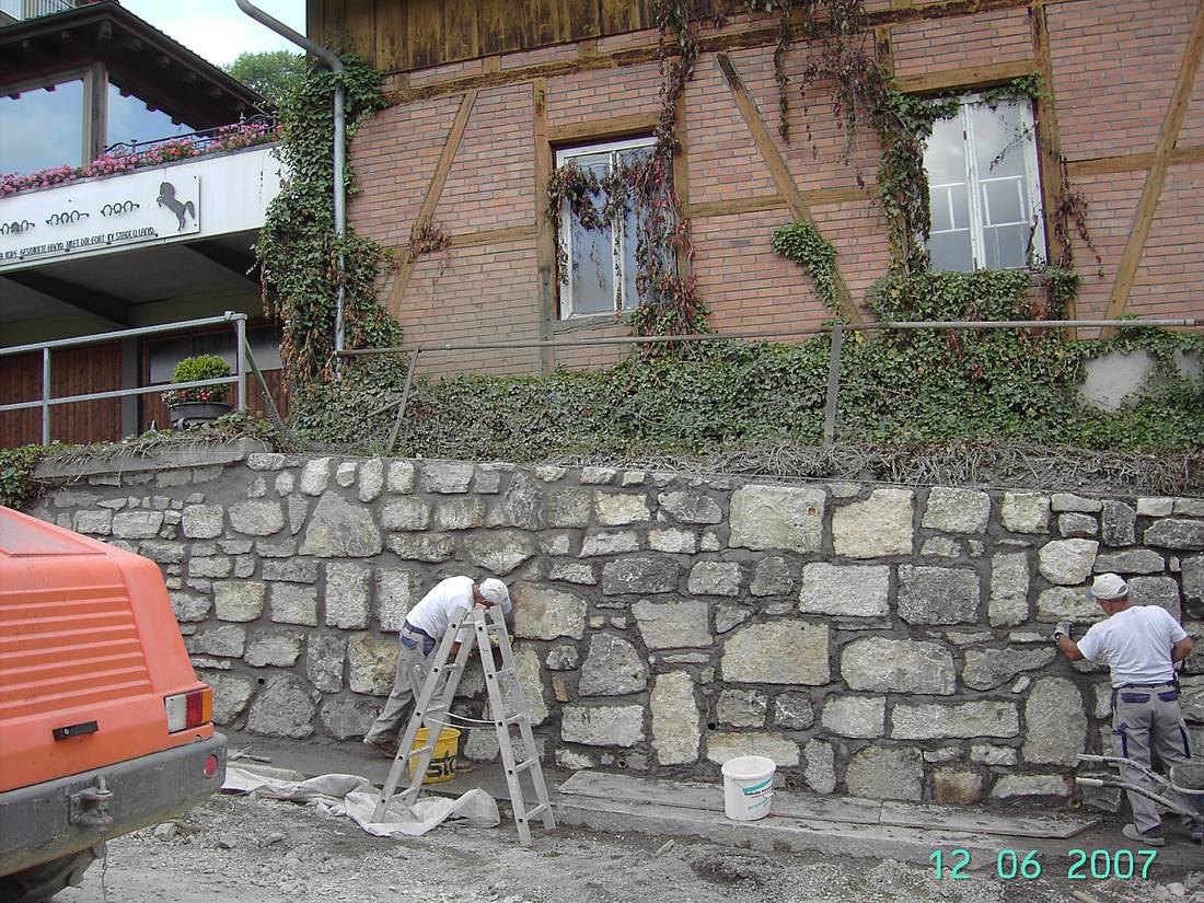 Natursteinmauer von KAISER