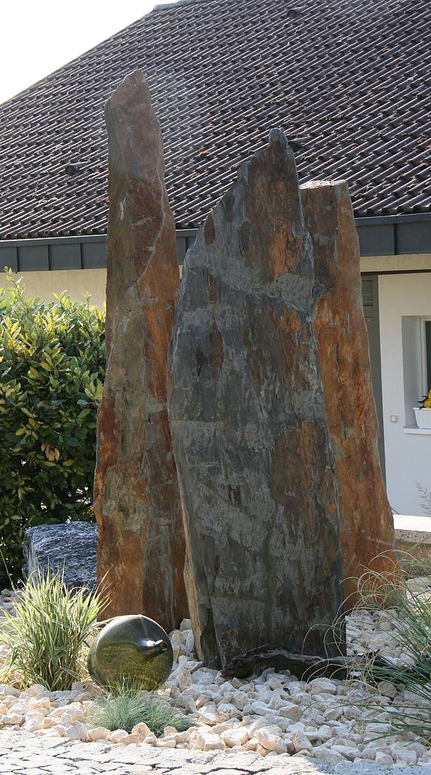 Naturstein-Treppe / Stele