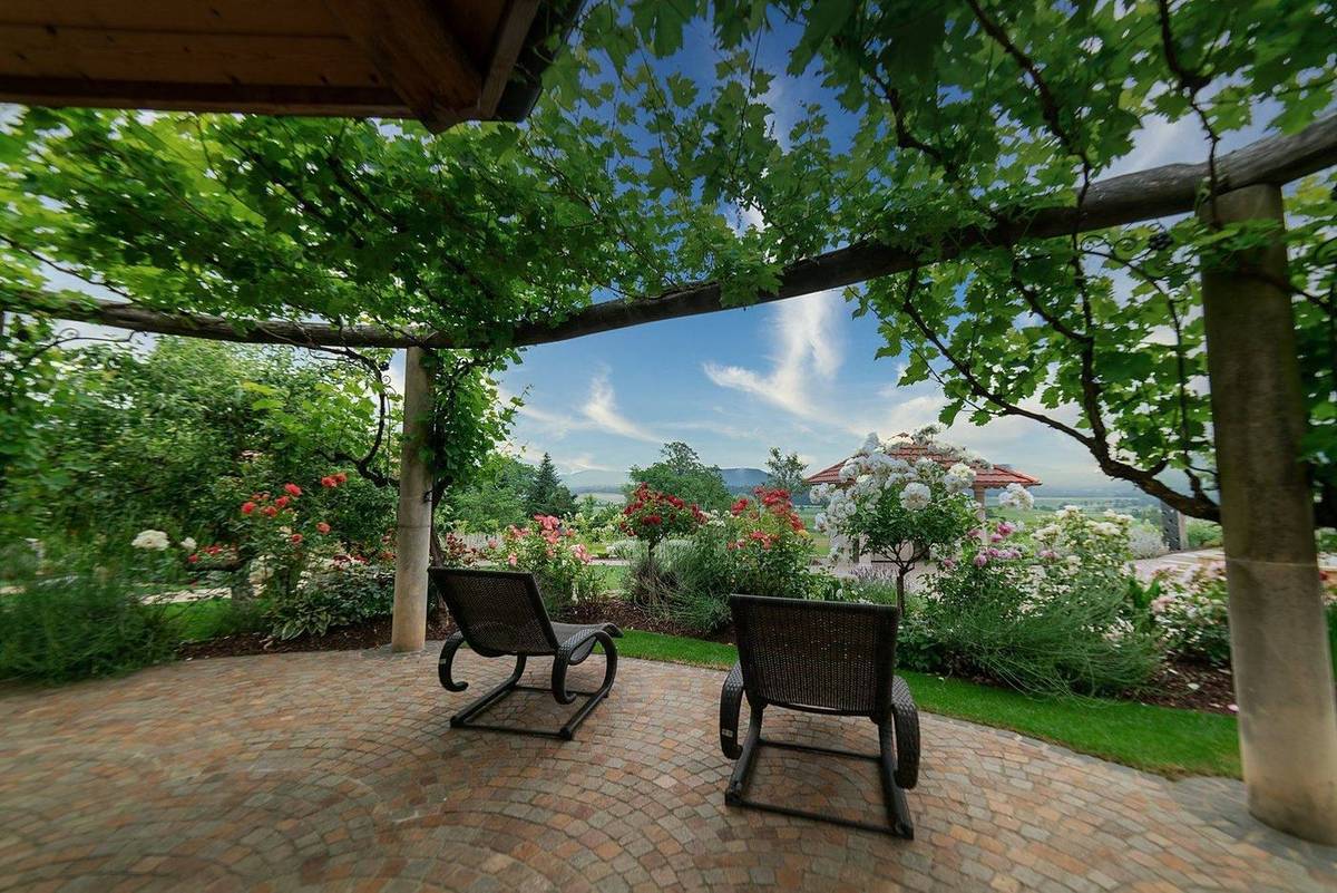 Pergola mit Blick ins Grüne