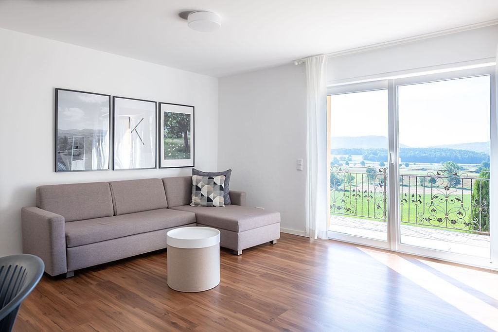 Wohnzimmer der Ferienwohnung mit Panoramablick