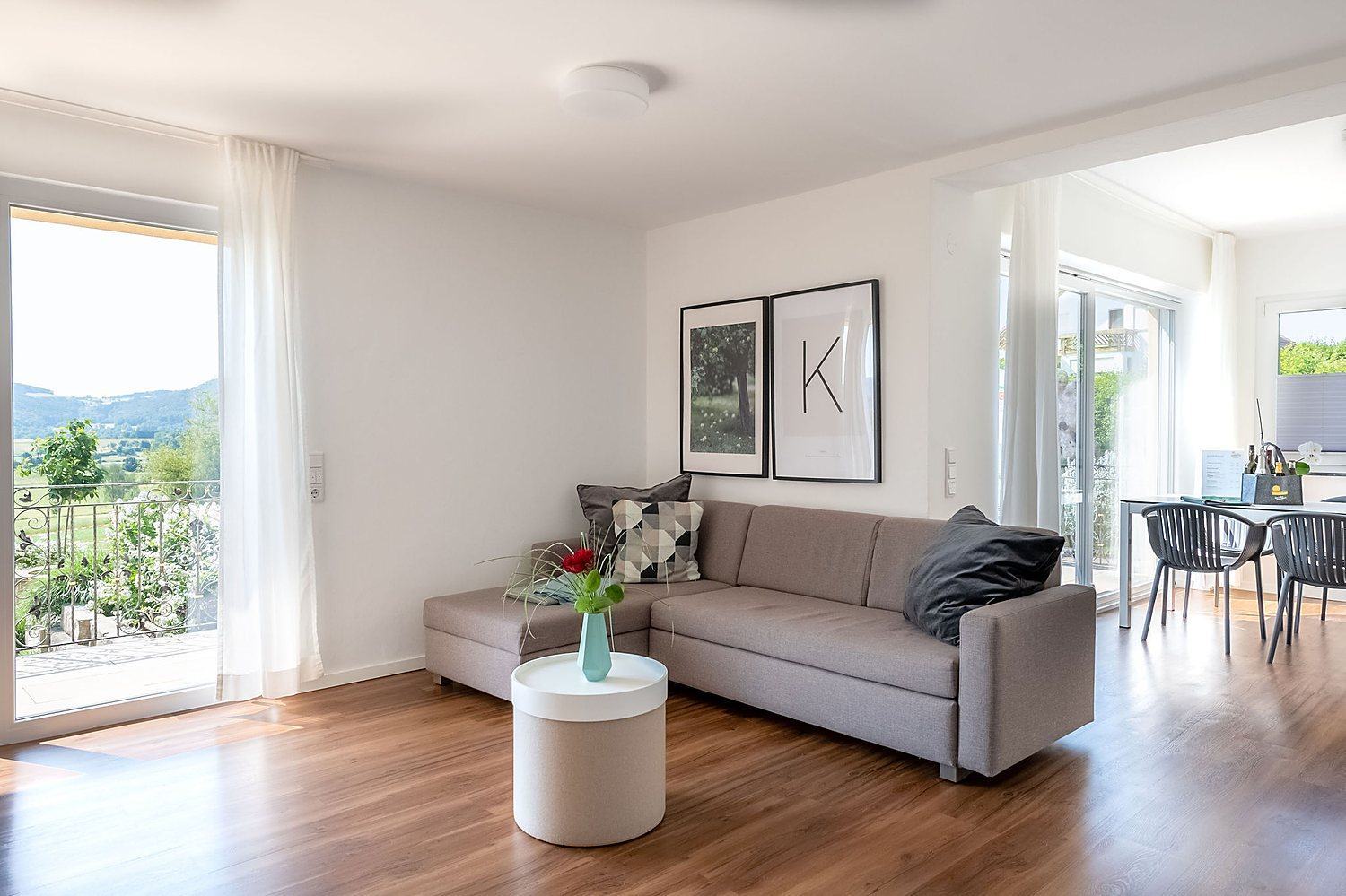 Offener Wohn- und Essbereich der Ferienwohnung