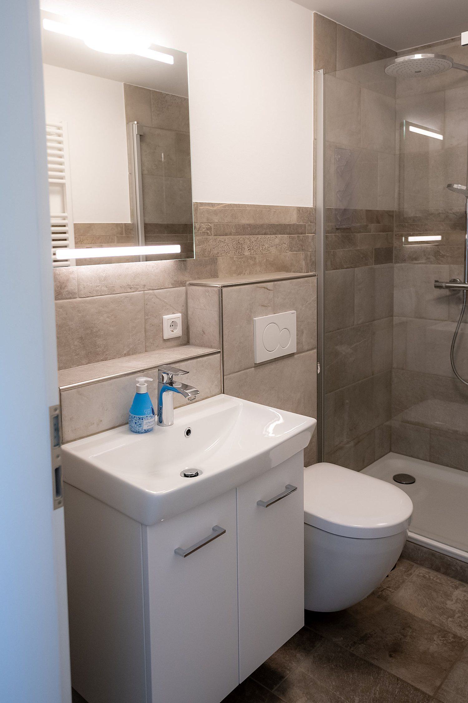 Modernes Duschbad der Ferienwohnung